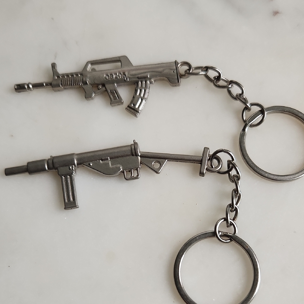 Gun Enthusiasts Silvertone Key Chain / Fob  (2)